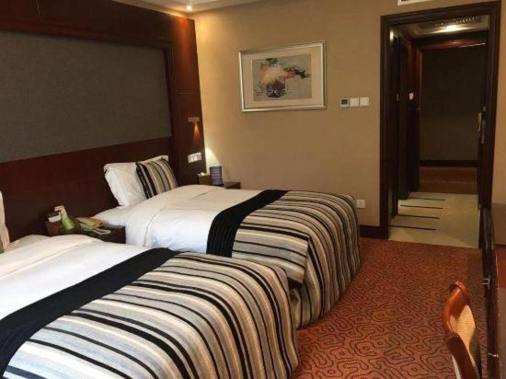 Yantai Golden Gulf Hotel Екстер'єр фото