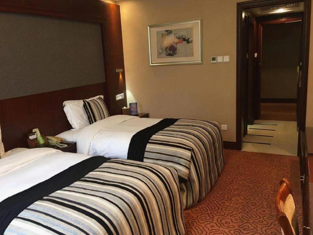 Yantai Golden Gulf Hotel Екстер'єр фото