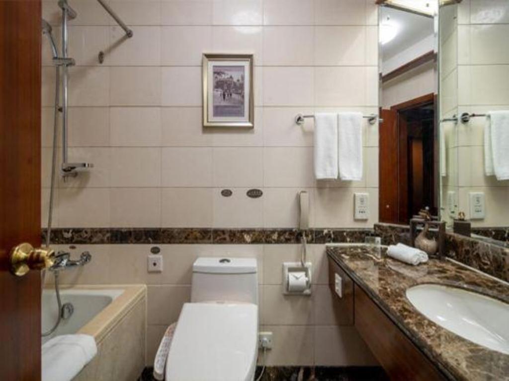 Yantai Golden Gulf Hotel Екстер'єр фото
