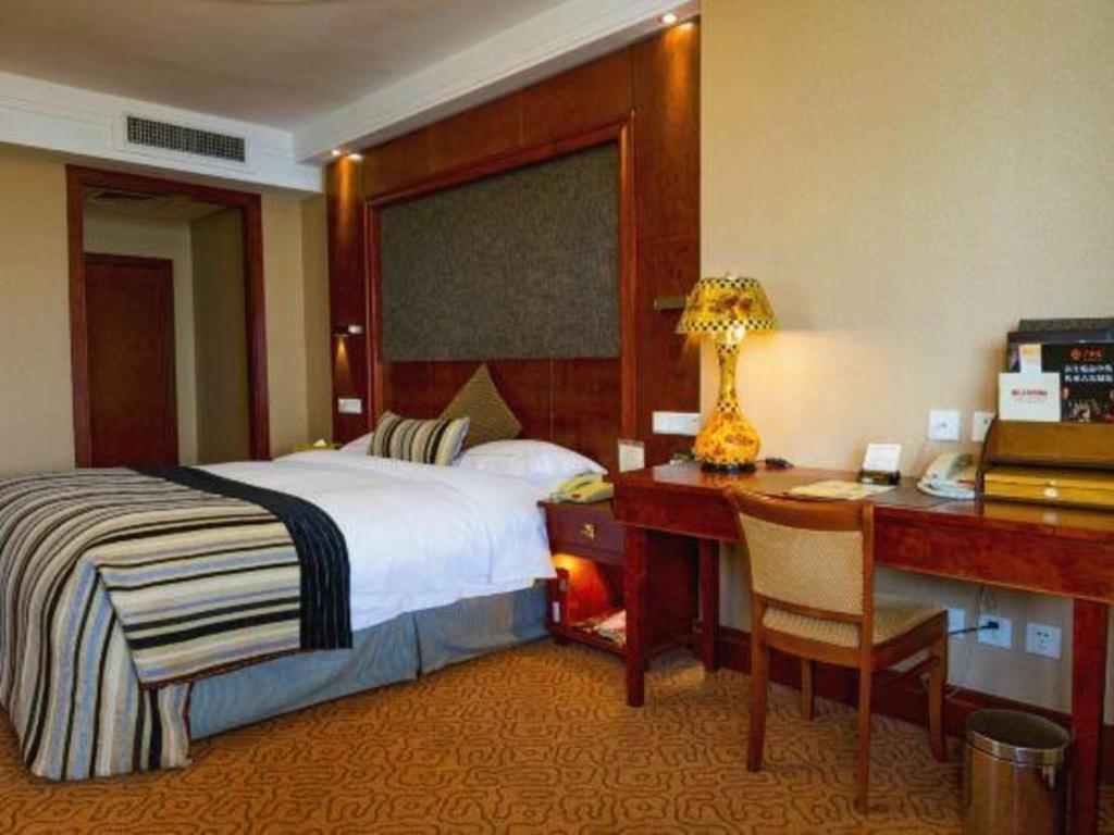 Yantai Golden Gulf Hotel Екстер'єр фото