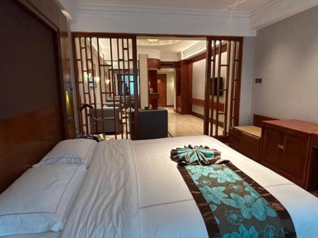 Yantai Golden Gulf Hotel Екстер'єр фото